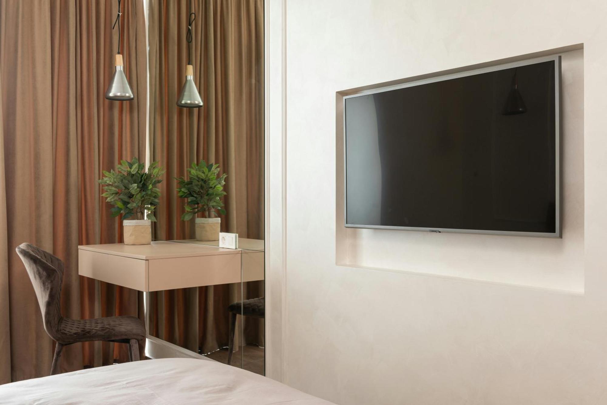 Hotel Krone Plaza Near Igi Airport Delhi
